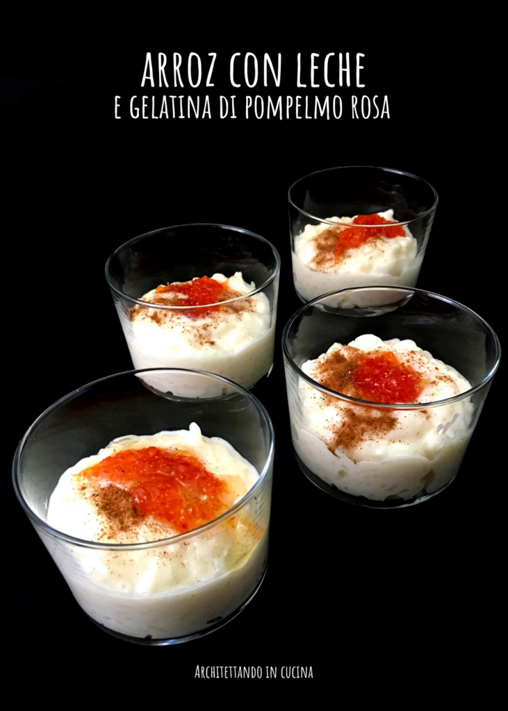 Arroz con leche o risolatte con gelatina di pompelmo rosa