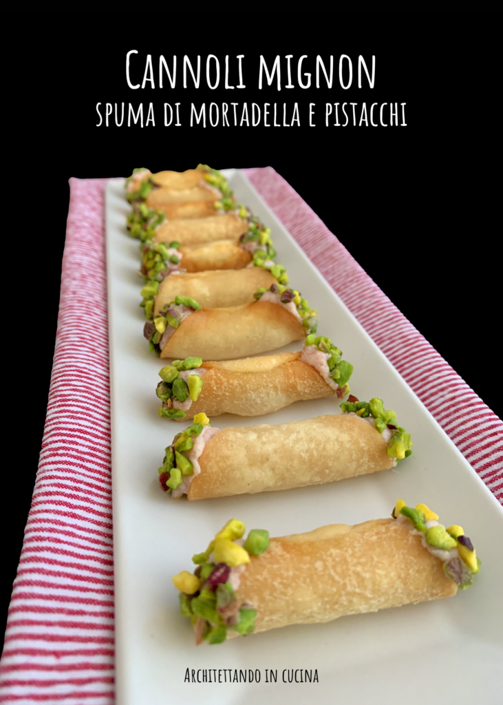 Cannoli mignon mousse di mortadella e pistacchi