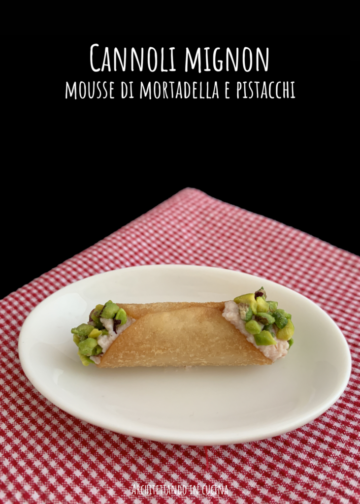 Cannoli mignon mousse di mortadella e pistacchi