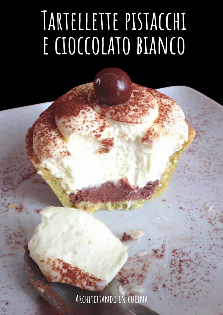 Tartellette ai pistacchi con ganache al fondente e Namelaka al cioccolato bianco